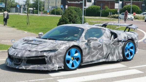 Замечен прототип модернизированного Ferrari SF90 с агрессивным аэродинамическим обвесом Замечен прототип модернизированного Ferrari SF90 с агрессивным аэродинамическим обвесом