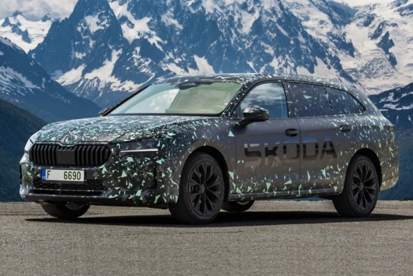 Новая Skoda Superb: камуфляж и подробности Новая Skoda Superb: камуфляж и подробности