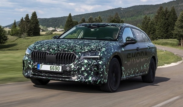 Новая Skoda Superb: камуфляж и подробности Новая Skoda Superb: камуфляж и подробности