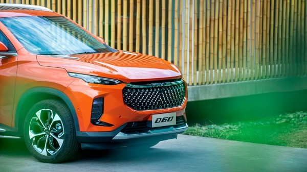 В России начались продажи семиместного китайского кроссовера Maxus D60