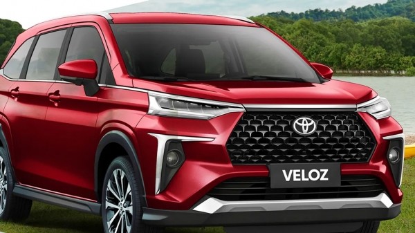 У россиян появилась возможность купить редкий компактвэн Toyota Veloz У россиян появилась возможность купить редкий компактвэн Toyota Veloz