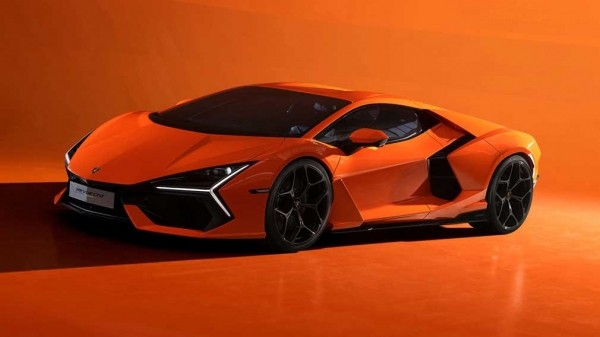 Суперкар Lamborghini Revuelto пользуется ажиотажным спросом