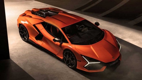 Суперкар Lamborghini Revuelto пользуется ажиотажным спросом