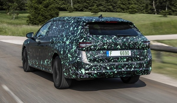 Новая Skoda Superb: камуфляж и подробности Новая Skoda Superb: камуфляж и подробности