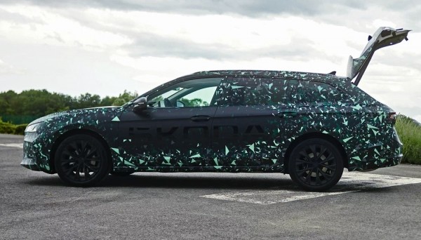 Новая Skoda Superb: камуфляж и подробности Новая Skoda Superb: камуфляж и подробности