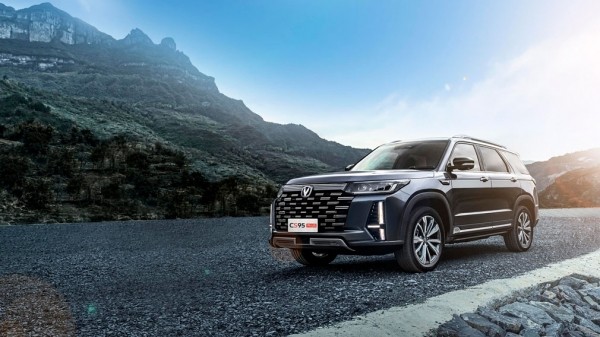 В Россию привезли рестайлинговый китайский кроссовер Changan CS95 Plus