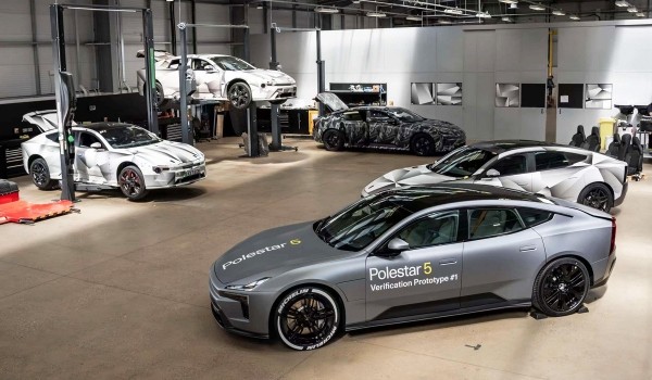 Большой седан Polestar 5 сбросил камуфляж Большой седан Polestar 5 сбросил камуфляж