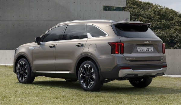 Обновленный кроссовер Kia Sorento: первые изображения Обновленный кроссовер Kia Sorento: первые изображения