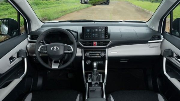 У россиян появилась возможность купить редкий компактвэн Toyota Veloz У россиян появилась возможность купить редкий компактвэн Toyota Veloz