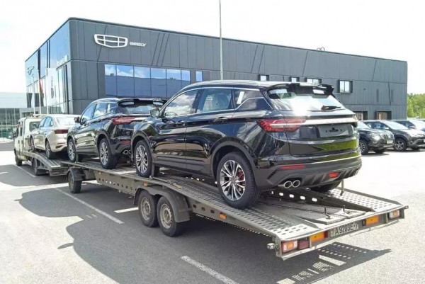 «Автобизнес»: национальный белорусский кроссовер BelGee X50 начали доставлять дилерам в Минске 