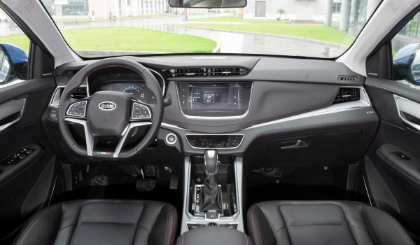 Автожурналисты назвали все плюсы и минусы китайского кроссовера SWM G01F Автожурналисты назвали все плюсы и минусы китайского кроссовера SWM G01F