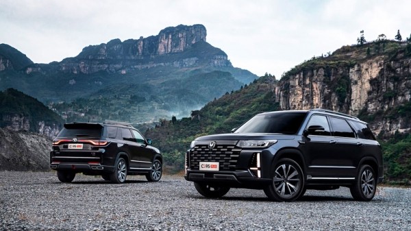 В Россию привезли рестайлинговый китайский кроссовер Changan CS95 Plus