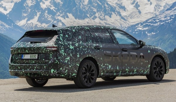 Новая Skoda Superb: камуфляж и подробности Новая Skoda Superb: камуфляж и подробности