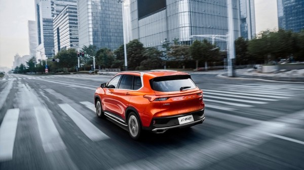 В России начались продажи семиместного китайского кроссовера Maxus D60