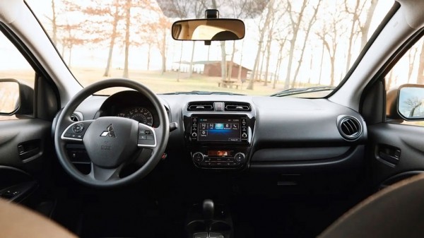 В Россию привезли новые японские седаны по цене LADA Vesta NG В Россию привезли новые японские седаны по цене LADA Vesta NG