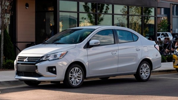 В Россию привезли новые японские седаны по цене LADA Vesta NG В Россию привезли новые японские седаны по цене LADA Vesta NG