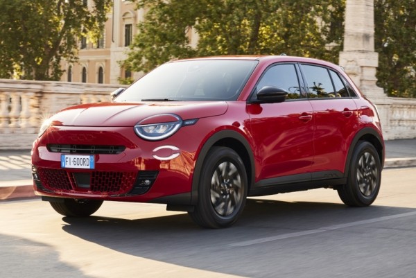 Представлен компактный паркетник Fiat 600e
