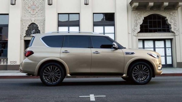 На российском рынке появились внедорожники Infiniti QX80