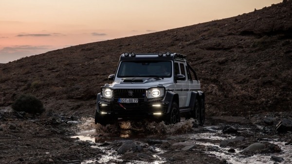 Brabus представил два огромных шестиколесных пикапа мощностью 800 и 900 л.с. Brabus представил два огромных шестиколесных пикапа мощностью 800 и 900 л.с.