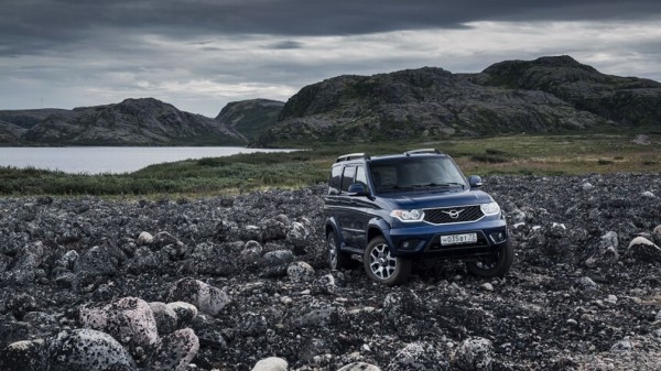 В России начали выпускать бронированные «Патриоты» с японским двигателем и АКПП В России начали выпускать бронированные «Патриоты» с японским двигателем и АКПП