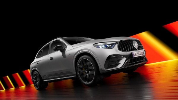 Дебютировал кроссовер Mercedes-AMG GLC в самой мощной гибридной версии
