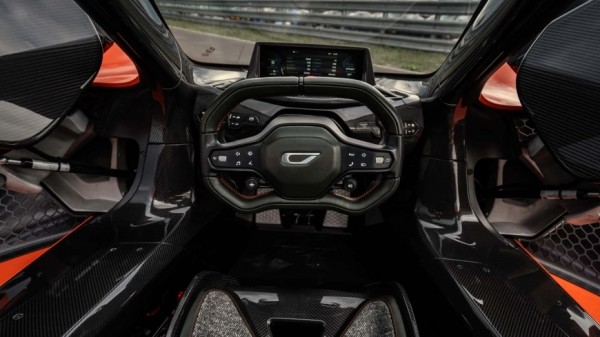 Компания Czinger представляет новую версию своего гиперкара Czinger Компания Czinger представляет новую версию своего гиперкара Czinger