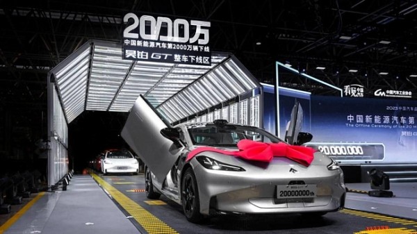 Компания GAC готовится к продаже нового кроссовера GS8 в России Компания GAC готовится к продаже нового кроссовера GS8 в России