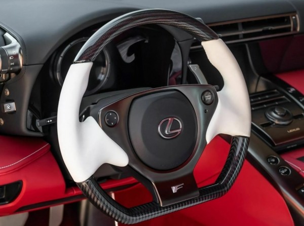 На аукцион выставили почти новый Lexus LFA, 12 лет простоявший в гараже На аукцион выставили почти новый Lexus LFA, 12 лет простоявший в гараже