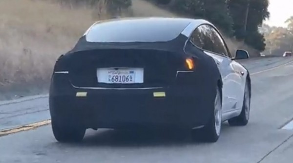 Обновлённую Tesla Mode 3 «Project Highland» сфотографировали во время тестов на шоссе Обновлённую Tesla Mode 3 «Project Highland» сфотографировали во время тестов на шоссе