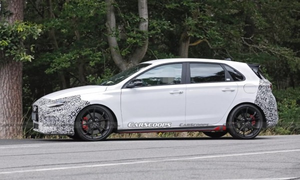 Обновлённый хот-хэтч Hyundai I30 N показали на шпионских фотоснимках 