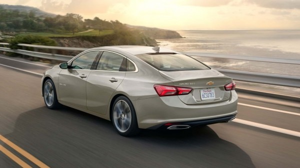 Огромные продажи Chevy Malibu и Toyota Camry показывают популярность седанов