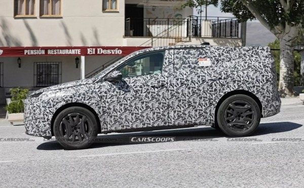 Peugeot 3008 2024 модельного года показали на фото перед осенним дебютом 