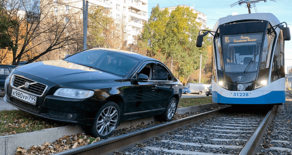 УАЗ продает в два раза больше автомашин в июне 2023 года УАЗ продает в два раза больше автомашин в июне 2023 года