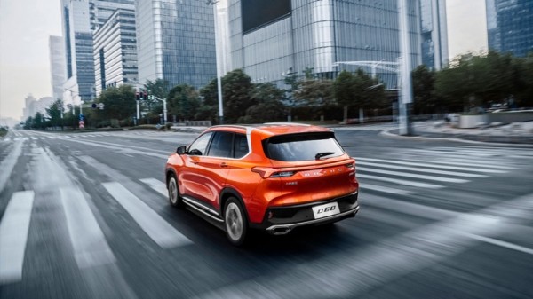 В России начал продаваться семиместный кроссовер Maxus D60 стоимостью в 3 млн рублей