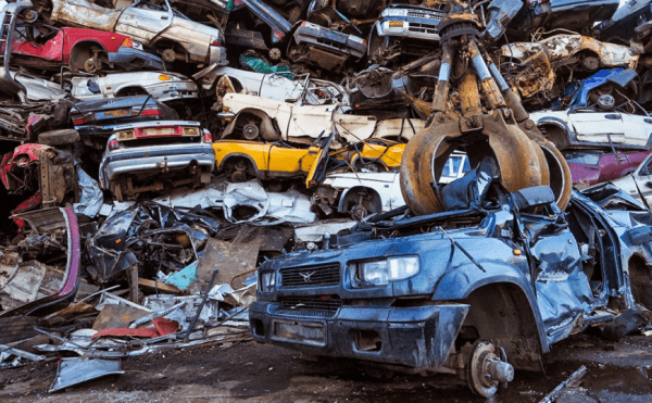 В России предложили давать 100 тысяч рублей за сдачу автомобилей в утиль В России предложили давать 100 тысяч рублей за сдачу автомобилей в утиль