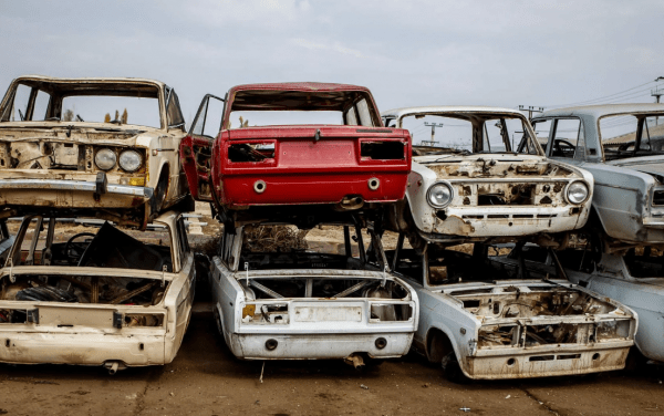 В России предложили давать 100 тысяч рублей за сдачу автомобилей в утиль В России предложили давать 100 тысяч рублей за сдачу автомобилей в утиль