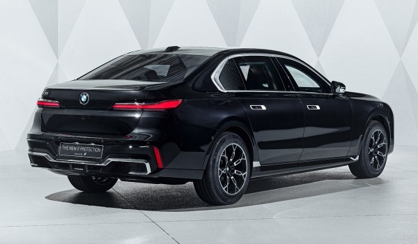 Новая «семерка» BMW: теперь и броневик (включая электрический i7) Новая «семерка» BMW: теперь и броневик (включая электрический i7)