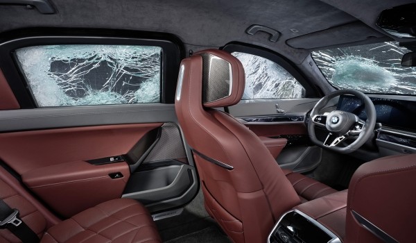 Новая «семерка» BMW: теперь и броневик (включая электрический i7) Новая «семерка» BMW: теперь и броневик (включая электрический i7)