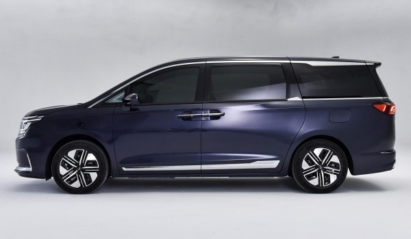 Новый минивэн JAC Refine RF8: самый роскошный в гамме Новый минивэн JAC Refine RF8: самый роскошный в гамме