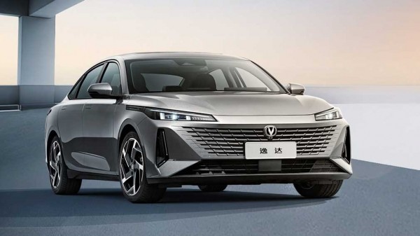 Ранее анонсированный седан Changan Lamore появился в России, но неофициально Ранее анонсированный седан Changan Lamore появился в России, но неофициально