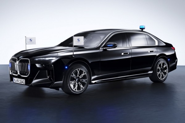 Новая «семерка» BMW: теперь и броневик (включая электрический i7) Новая «семерка» BMW: теперь и броневик (включая электрический i7)