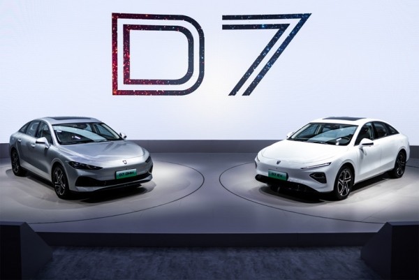 Новый седан Roewe D7: две версии с разной компоновкой Новый седан Roewe D7: две версии с разной компоновкой