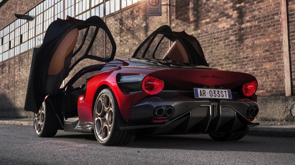 Alfa Romeo выпустила эксклюзивный суперкар 33 Stradale
