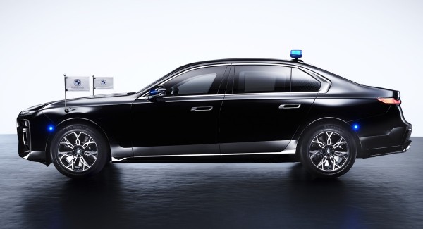 Новая «семерка» BMW: теперь и броневик (включая электрический i7) Новая «семерка» BMW: теперь и броневик (включая электрический i7)