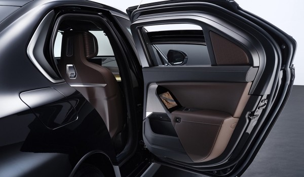 Новая «семерка» BMW: теперь и броневик (включая электрический i7) Новая «семерка» BMW: теперь и броневик (включая электрический i7)