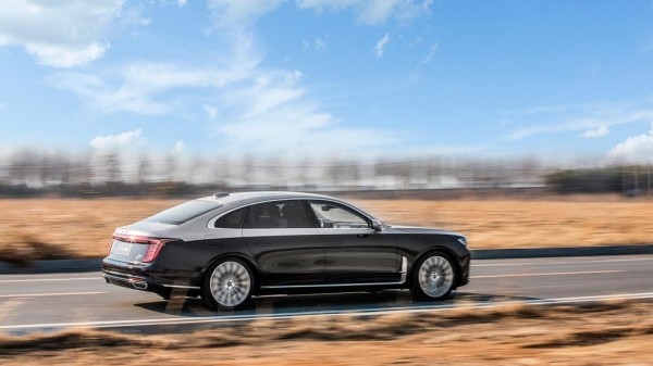 В Россию привезли роскошный китайский лимузин Hongqi H9 Plus В Россию привезли роскошный китайский лимузин Hongqi H9 Plus