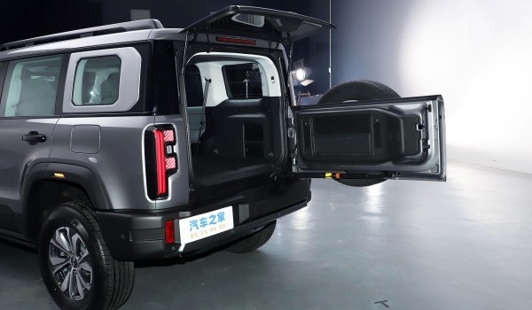 Представлен рамный внедорожник Beijing BJ40 второго поколения Представлен рамный внедорожник Beijing BJ40 второго поколения