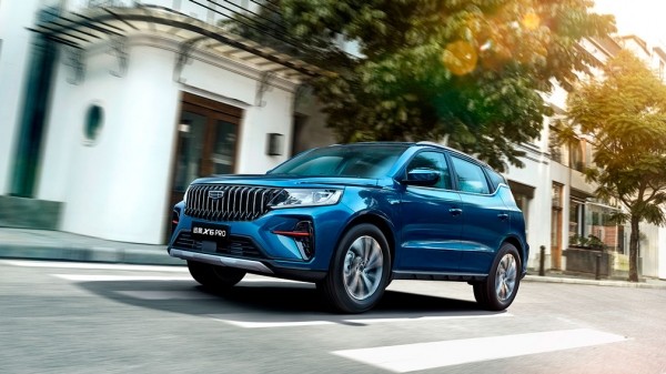 В России появился новый бюджетный кроссовер Geely