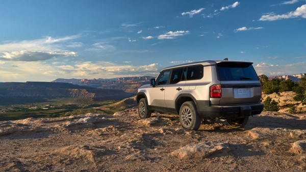 Компания Toyota представила обновленный Land Cruiser Prado 2024 года Компания Toyota представила обновленный Land Cruiser Prado 2024 года