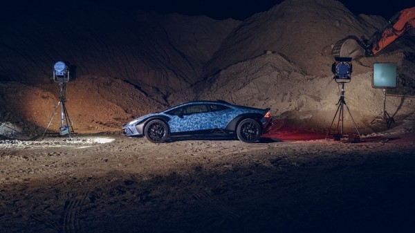 Lamborghini представила лимитированную версию суперкара Huracan Sterrato Lamborghini представила лимитированную версию суперкара Huracan Sterrato